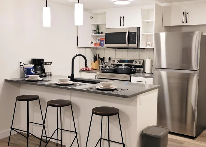 Lovely Modern 2 Bedroom Basement Suite