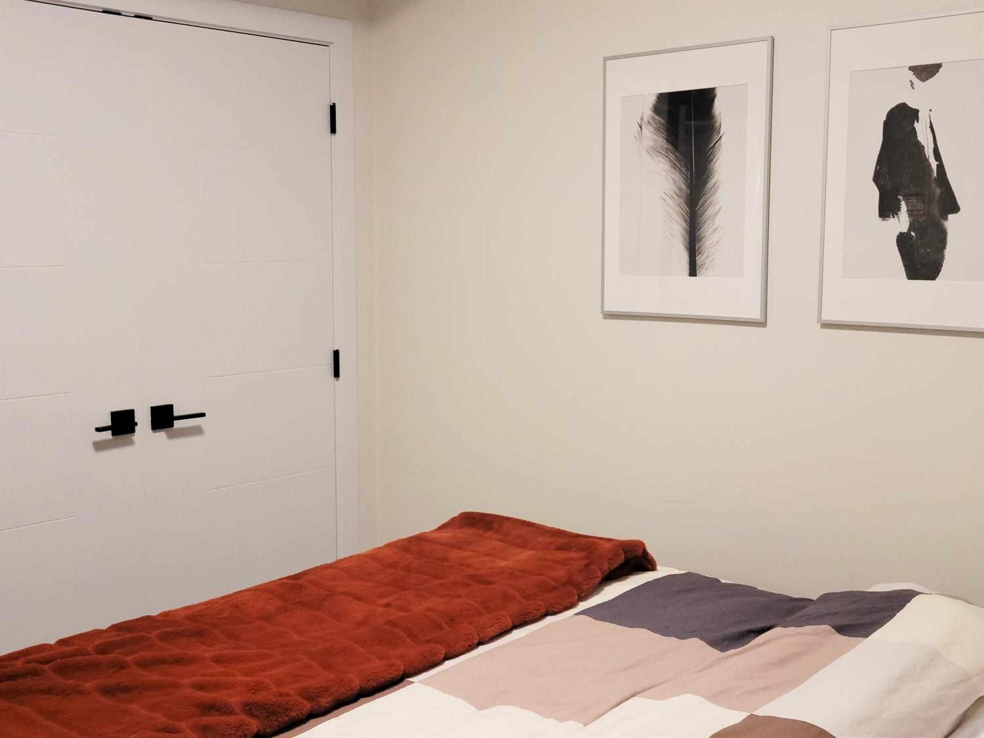 Lovely Modern 2 Bedroom Basement *