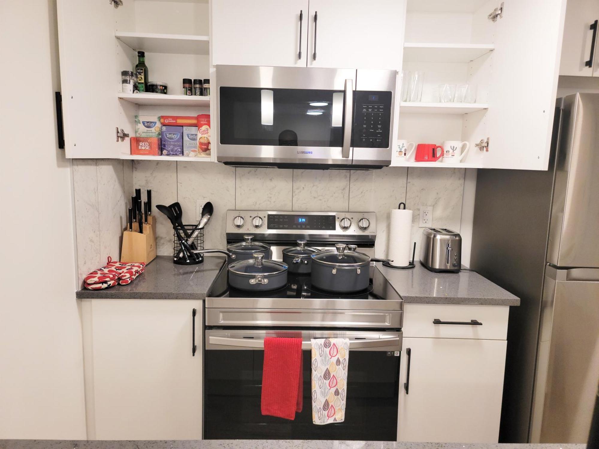 Lovely Modern 2 Bedroom Basement Apartment